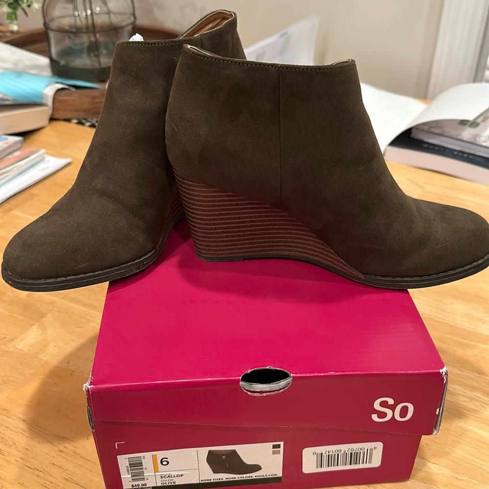 Women’s Wedge Booties Size 6
